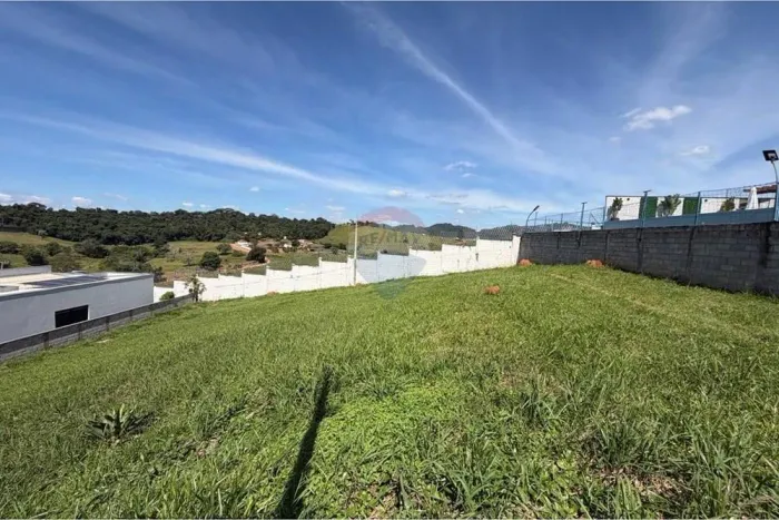Terreno à venda no condomínio Villa Real em Bragança Paulista - SP: excelente oportunidade