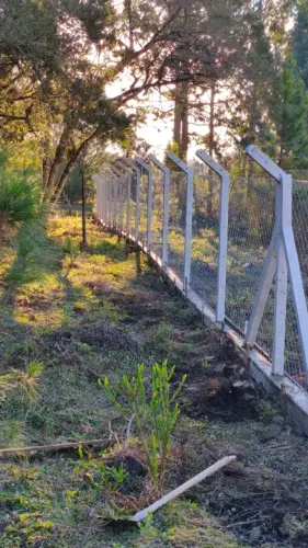 VENDO CERCA PRONTA - TEMOS TODO MATERIAL E MAO DE OBRA