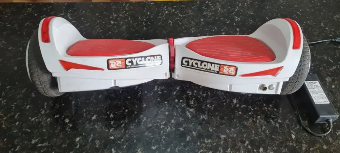 Hoverboard Cyclone Original com Bluetooth, Luzes Led e Carregador Original 