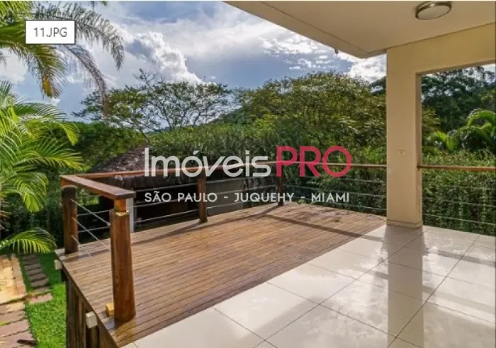 Linda casa em Condomínio com 5 pisos em Tamboré 10