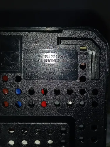 transformador de 220V para 110v, de 300VA, marca APC