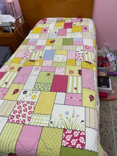 Colcha de solteiro dupla face acompanha capa de travesseiro