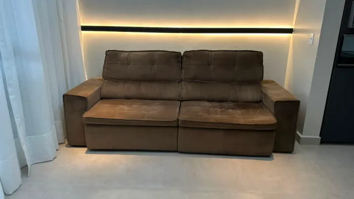 Sofá Bugatti Marrom Retrátil e Reclinável 2,50m - Excelente Estado