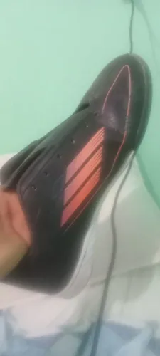 Vende-se chuteira semi nova usou apenas uma vez