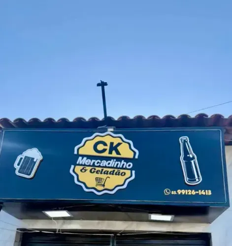 Letreiro e placa