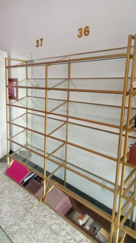 3 Prateleira industrial em metalon e vidro por apenas R$ 1.850,00