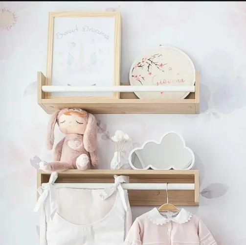 Prateleira com cabideiro marca Lilibee semi novo 