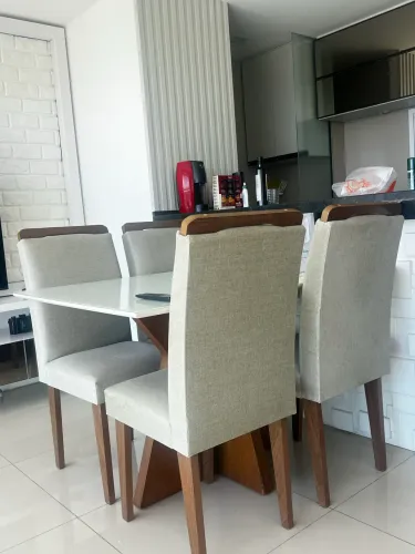 Mesa com cadeiras