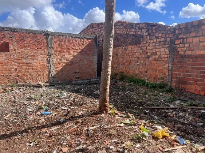 Terreno de 197,5m2 perto da praça do Tomba. A metros da Policlina, Rua asfaltada
