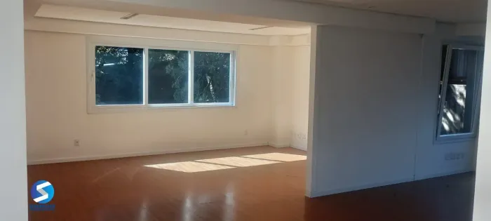 SALA COMERCIAL COM LOCALIZAÇÃO ESTRATÉGICA NO CENTRO DE GRAMADO-RS