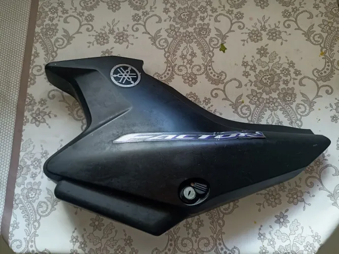 Carenagem da factor 2011,semi nova ,toda enteira