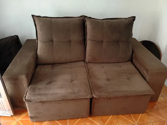 Sofá retrátil marrom