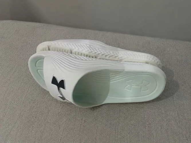 Chinelo Under Armour original T40
