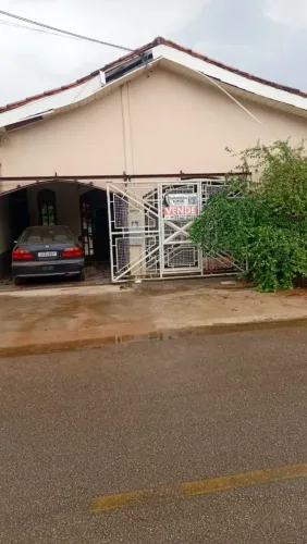 Vende se casa 