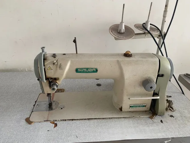 Máquina de costura industrial reta 