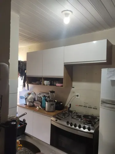 Armário de cozinha moderno lindo e espaçoso