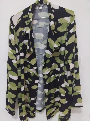 Camisa camuflada feminina