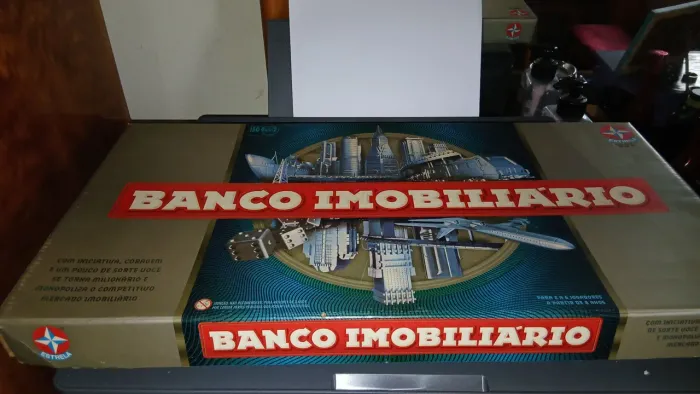 Vendo jogo Banco Imobiliário clássico ano 2000
