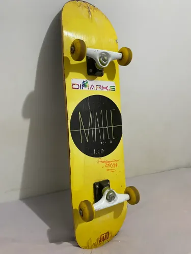Skate Completo Profissional - Shape Semi-Novo + Trucks Brancos