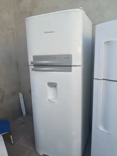 Vendo geladeira Electrolux df50 froz fry de 470 litros original nunca em concerto gelando