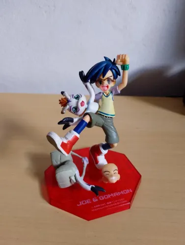 Boneco digimon Joe e Gomamon Megahouse Bootleg