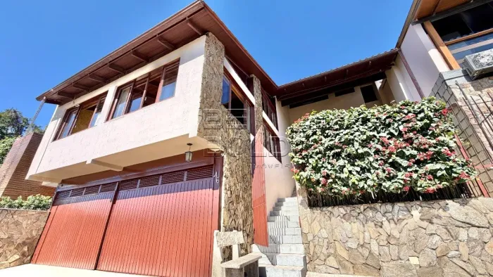 Casa 5 dormitórios com piscina no Itaguaçu