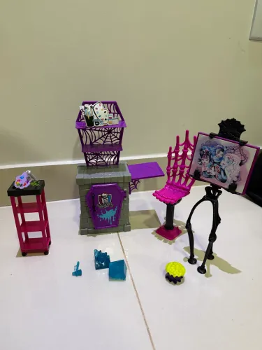 Draculaura Art Studio Monster High