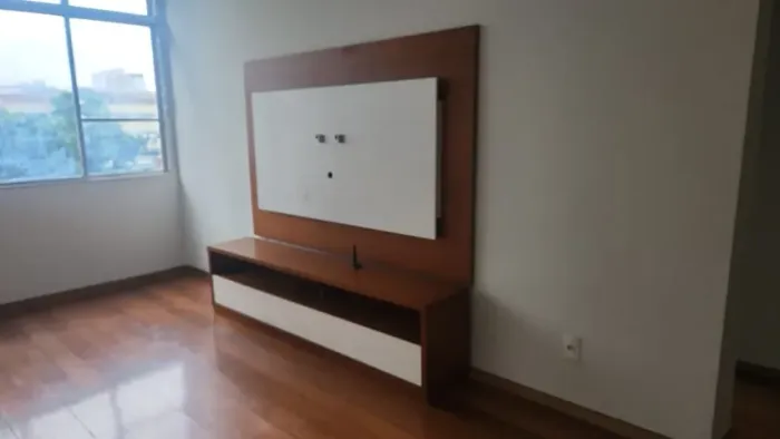 Rack de sala com painel em madeira