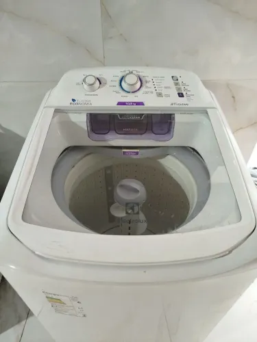 Máquina de lavar Eletrolux turbo,10,5kg, SEMI NOVA, ACEITO CARTÃO E ENTREGO.