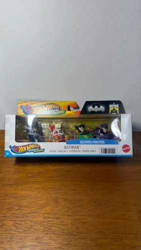 Hot Wheels RacerVerse Batman 4-Pack First Appearance Lacrado