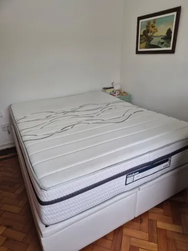 Cama Baú Queen com colchão ortobom molas ensacadas seminova