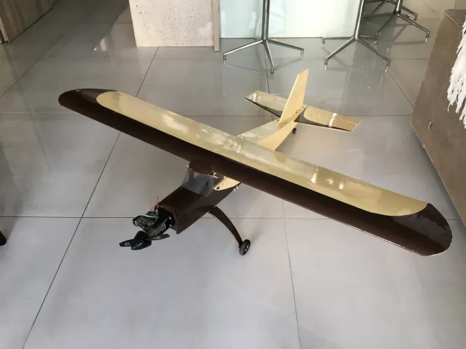 Aeromodelo kadet sem motor e eletrônica 