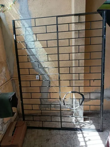 Grade de aço com porta 