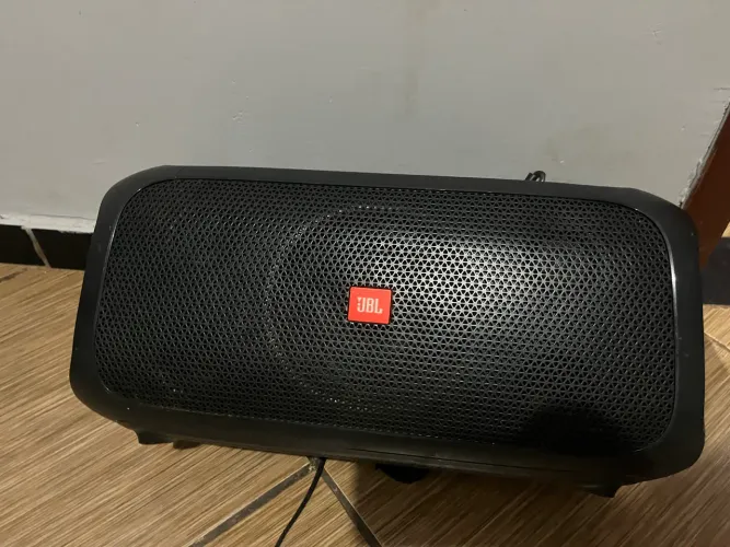 Vende-se jbl partbox 
