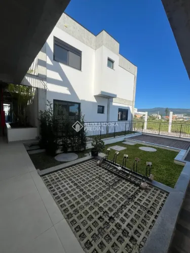 Apartamento com dois quartos para locação anual no cebtro de Garopaba