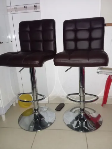 Tenho está duas banquetas Nov as duas 500 reais a