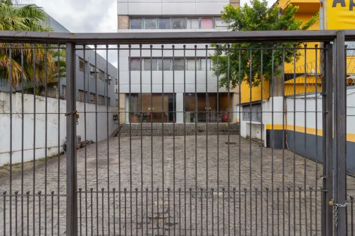 Prédio comercial na Avenida Washington Luís, 774 958 m²