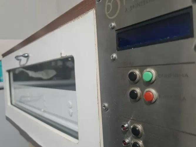 Chocadeira Pioneira Inteligente para 80 ovos