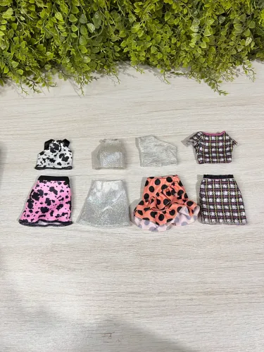 Lote de 4 conjuntinhos para Barbie