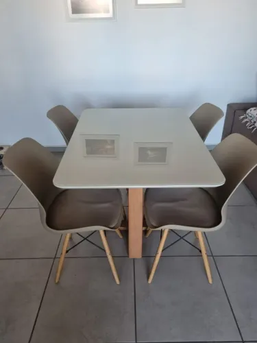 Mesa com 4 Cadeiras