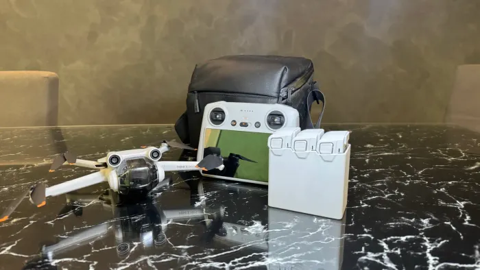 Drone DJI Mini 3 Pro 4k 3 baterias controle com tela 