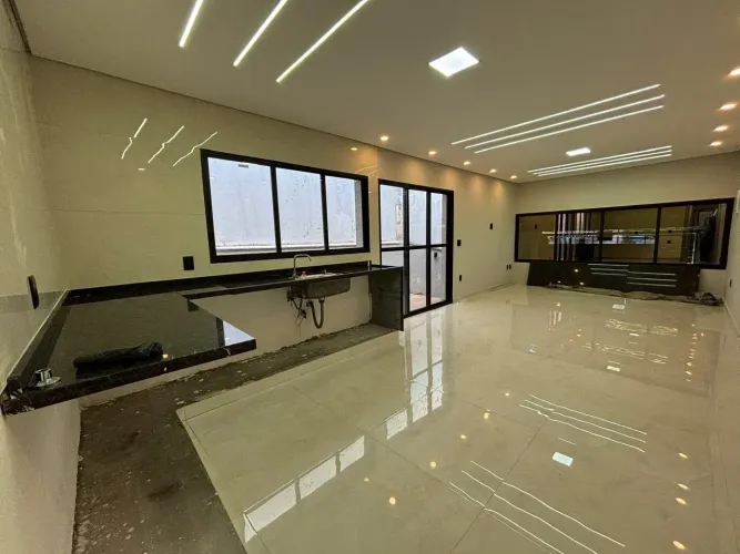 Casa Térrea com 176 m², 2 Dormitórios, 2 vagas e Espaço Gourmet