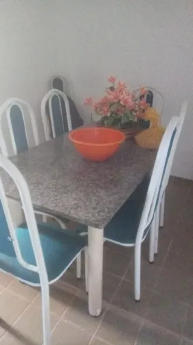 Mesa de mármore 6 cadeiras forrada com algodão forro azul 
