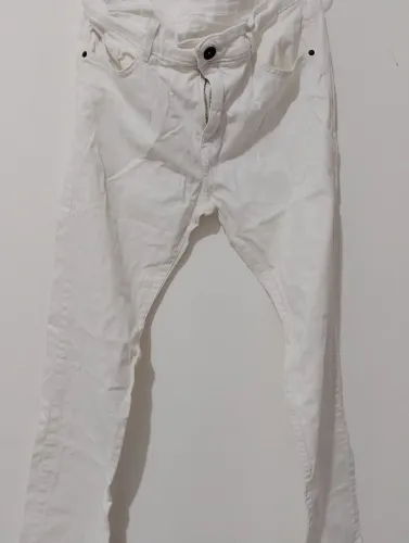 Pantalón blanco skinny<br>