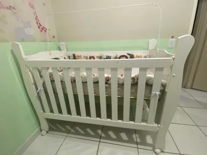 Vende-se berço americano