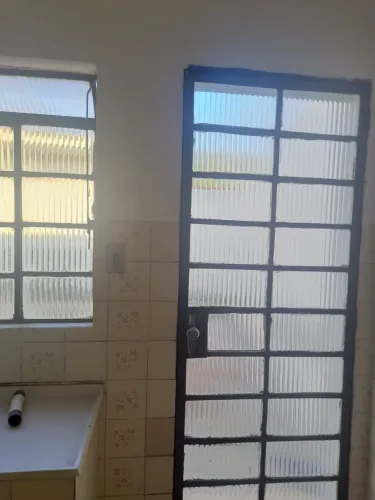 PORTAS E JANELAS SUPER CONSERVADAS 