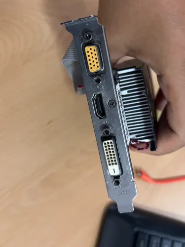 Placa de vídeo GT 740 1GB (HDMI com defeito)