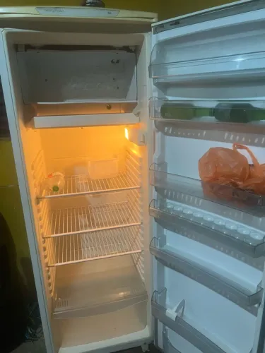 Geladeira usada boa 
