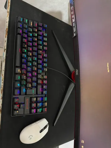 KIT GAMER: Teclado Mecânico Redragon RGB + Mouse Sem Fio Logitech G305
