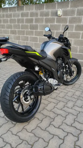 Yamaha FZ25 250 Fazer Flex 2024 | Único dono | Revisões na concessionária